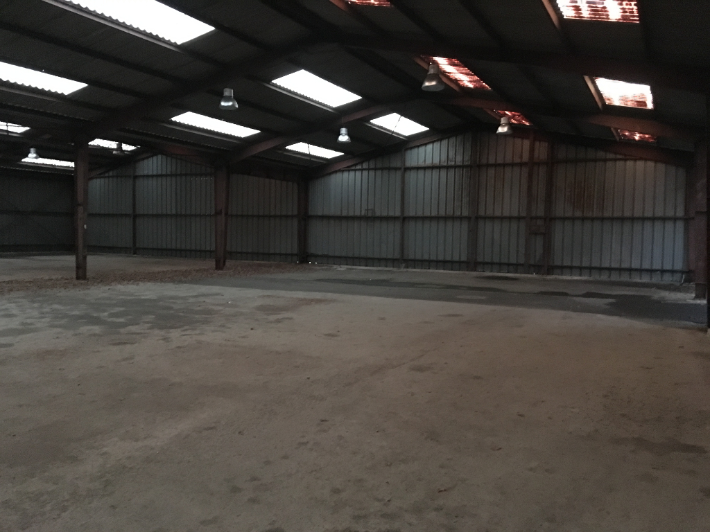 Entrept / local industriel Gouezec 2500 m2 4/6